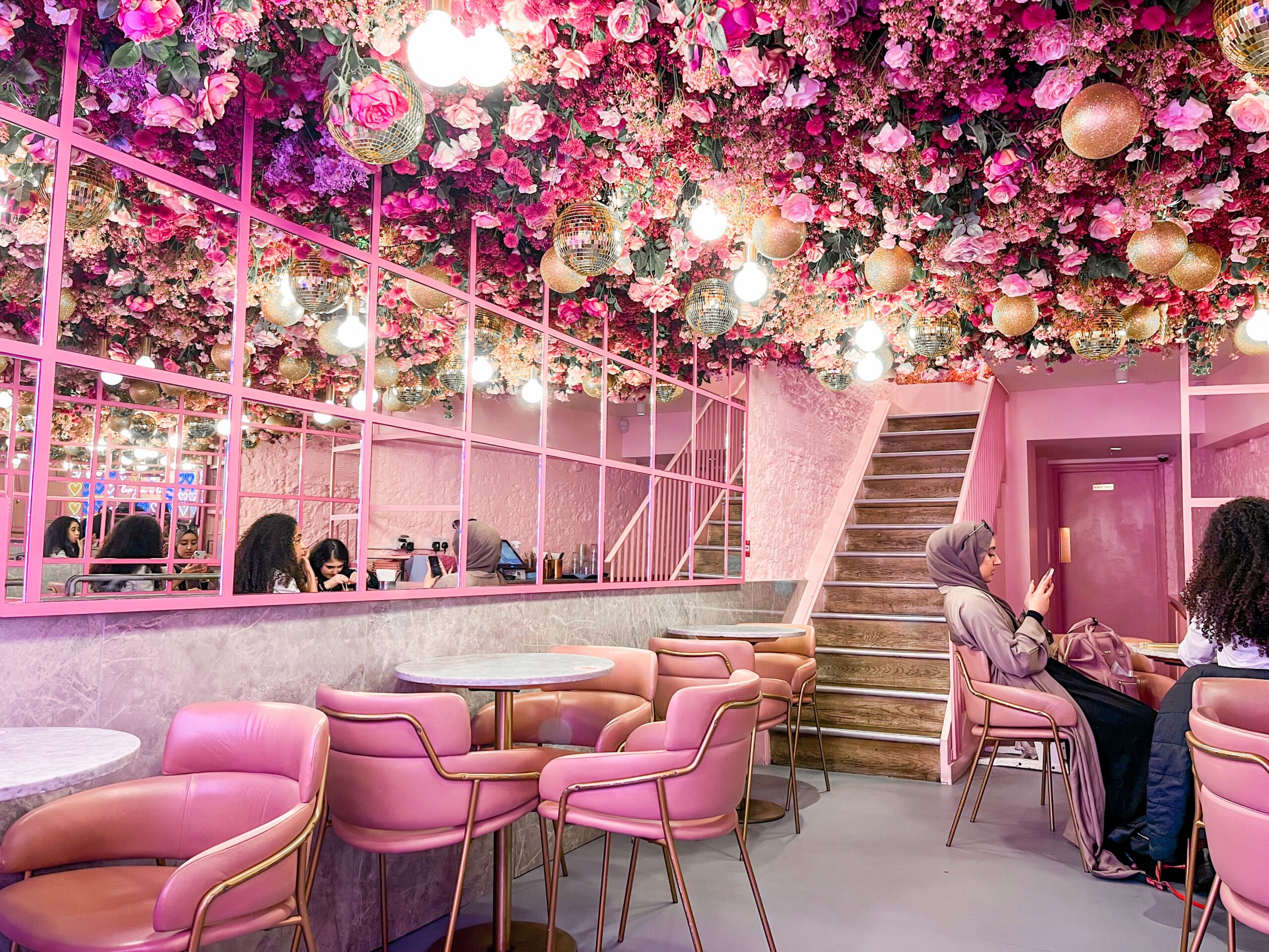 ロンドンカフェ El N Cafe ピンクの空間で写真映え なカフェ Kumamin Blog In London