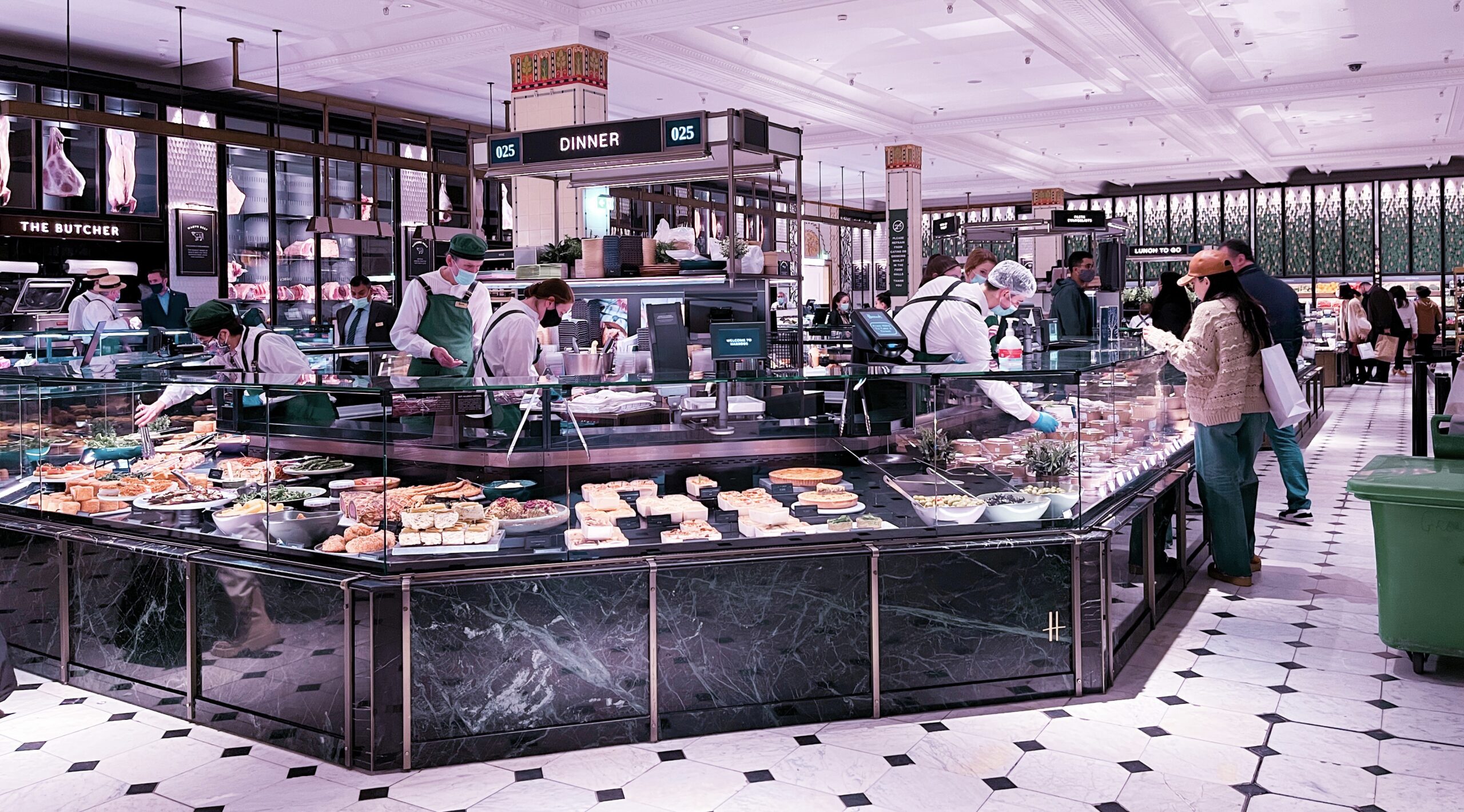 売り切り お値下げ Harrodsハロッズ ツインニット お得にお買い物天国！あのHarrods ハロッズのアウトレットがオープンし