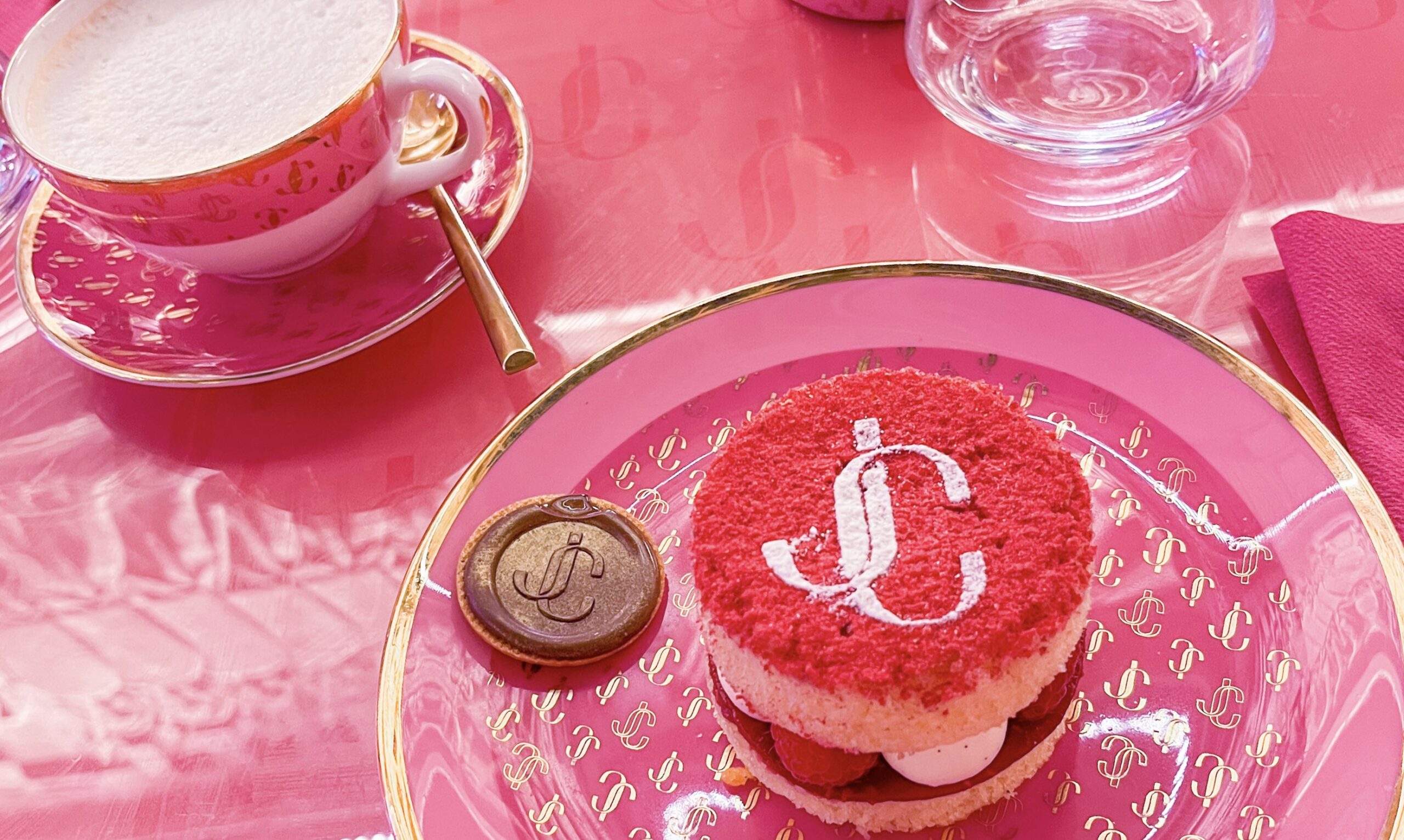 ゆみ ロンドン限定 Harrods チェリーケーキ ゆみ ロンドン限定 Harrods チェリーケーキ ゆみ ロンドン限定