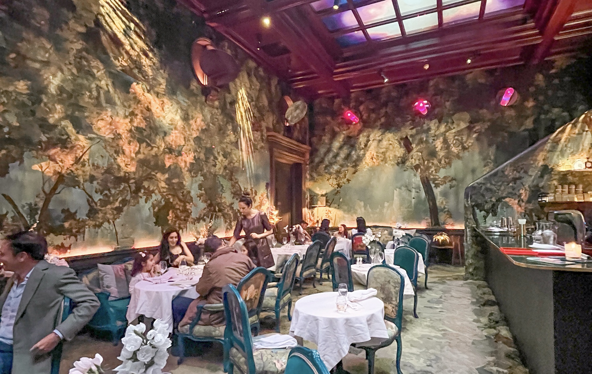 ロンドンレストラン】絵画の中のような世界🖼️sketch London “The